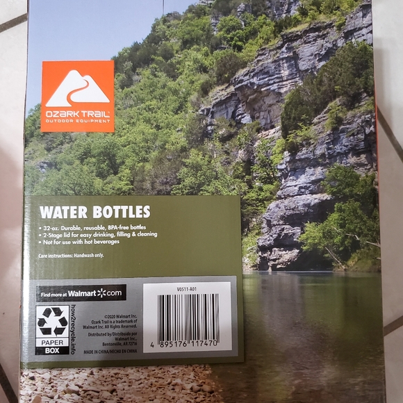 Water bottles - Picture 3 of 5